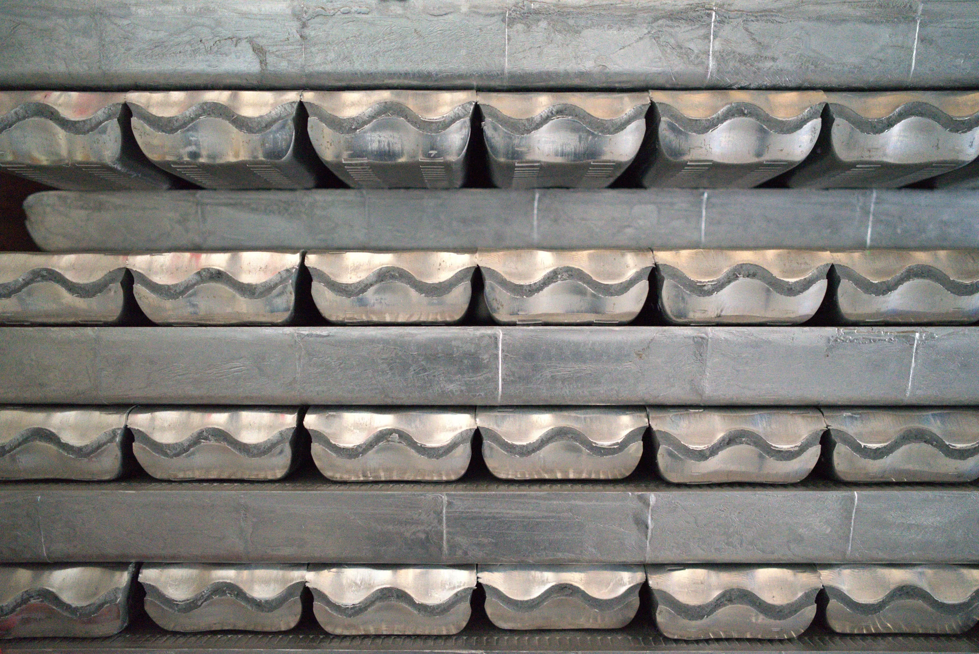 Pani di alluminio pronti per la fusione