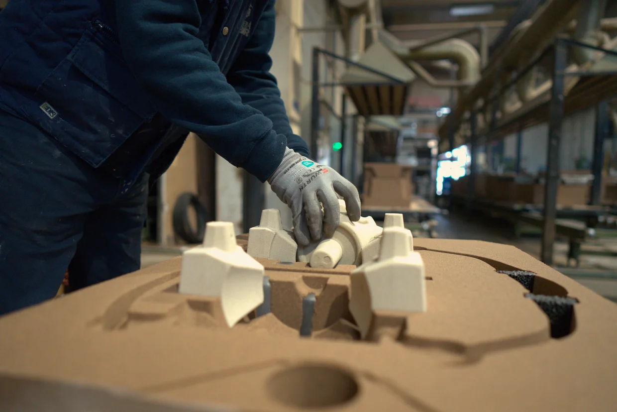 Preparazione dello stampo e formatura in sabbia con resine autoindurenti